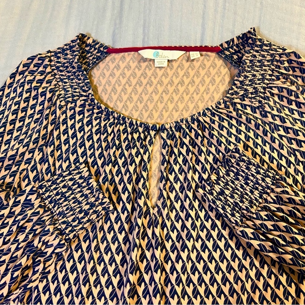 Boden Women’s Blue and Pink Geometric Blouse with Smocked Neck and Cuffs. Sz 6